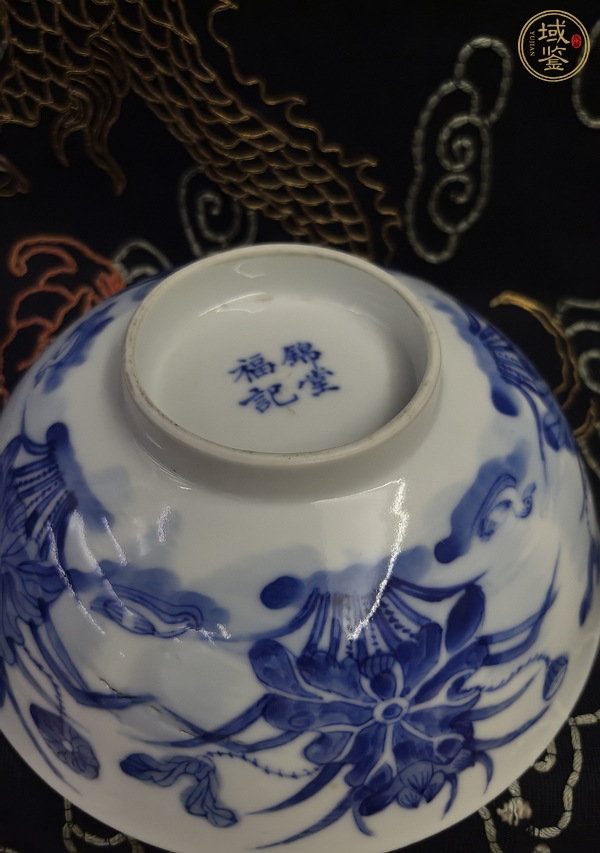 古玩陶瓷青花滿池矯紋茶碗真品鑒賞圖