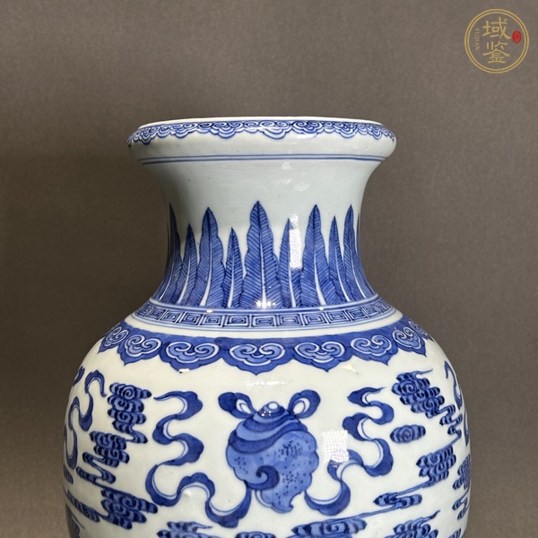 古玩陶瓷佛家八寶青花瓶真品鑒賞圖