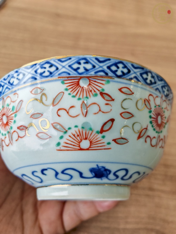 古玩陶瓷青花加彩花卉紋玲瓏瓷茶碗真品鑒賞圖