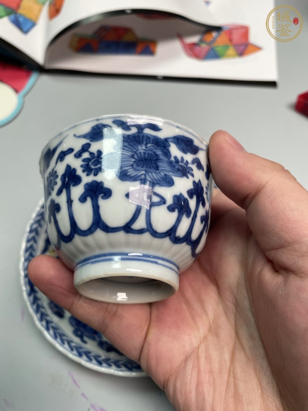 古玩陶瓷青花花卉紋杯碟真品鑒賞圖