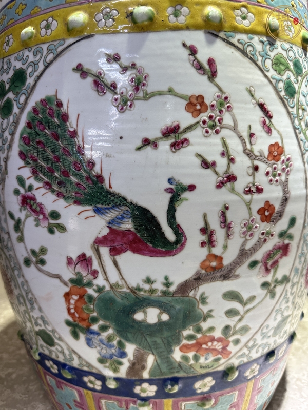 古玩陶瓷花鳥(niǎo)紋粉彩繡蹲真品鑒賞圖