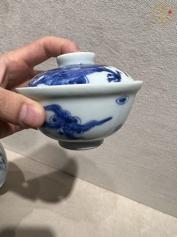 古玩陶瓷過墻龍紋青花蓋杯真品鑒賞圖