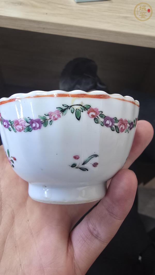 古玩陶瓷花卉紋廣彩杯真品鑒賞圖