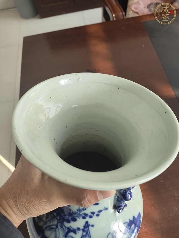 古玩陶瓷豆青釉青花瓶真品鑒賞圖