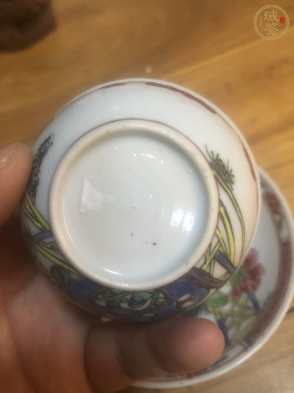 古玩陶瓷花卉紋粉彩杯盤真品鑒賞圖