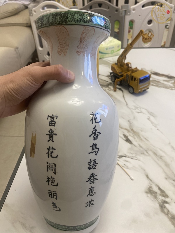 古玩陶瓷花鳥紋瓶真品鑒賞圖