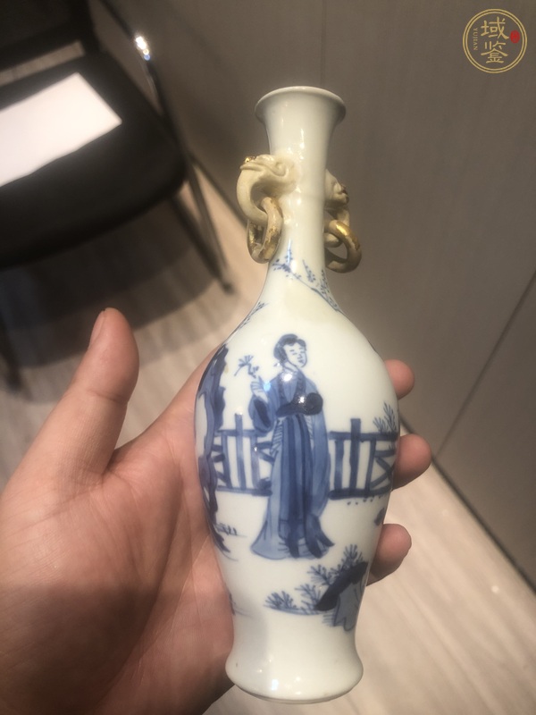 古玩陶瓷仕女紋青花瓶真品鑒賞圖