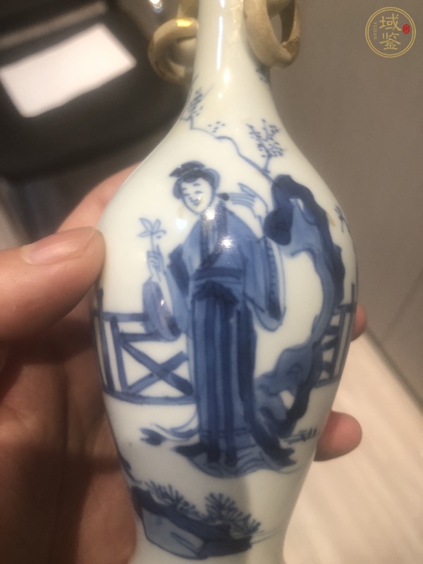 古玩陶瓷仕女紋青花瓶真品鑒賞圖