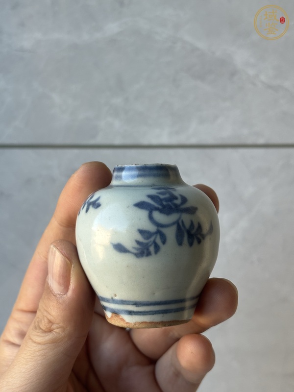 古玩陶瓷青花花卉紋罐真品鑒賞圖