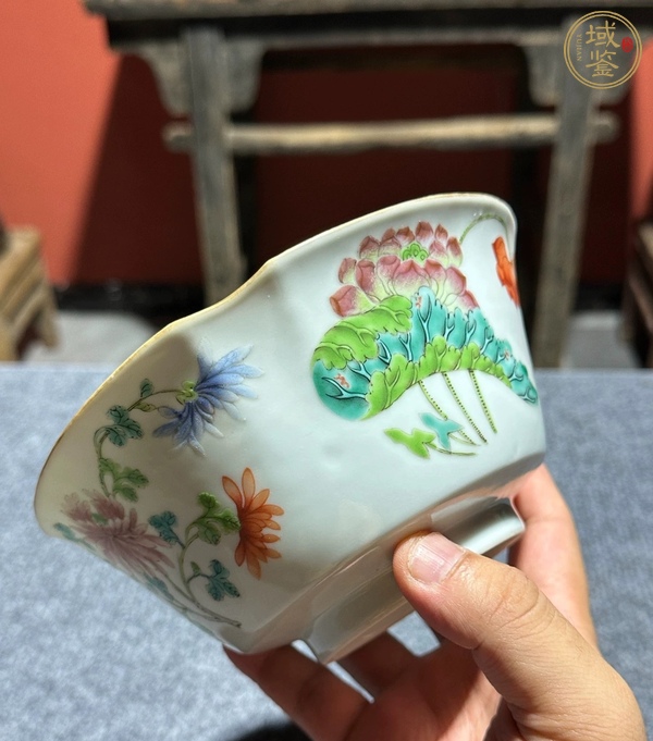 古玩陶瓷粉彩四季花卉紋花口碗真品鑒賞圖