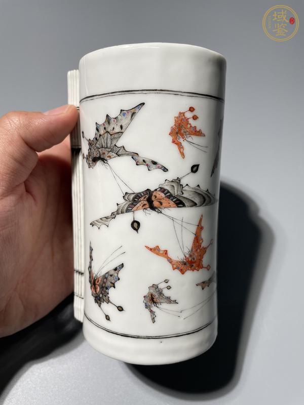 古玩陶瓷花蝶紋書卷型筆筒(疑似后彩)真品鑒賞圖