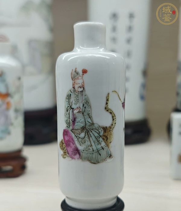 古玩陶瓷粉彩人物鼻煙壺真品鑒賞圖