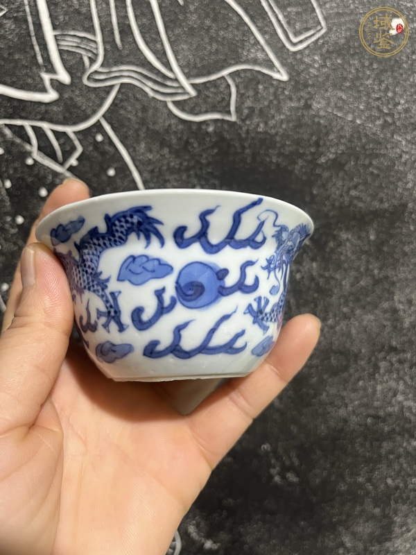 古玩陶瓷青花雙龍紋杯真品鑒賞圖