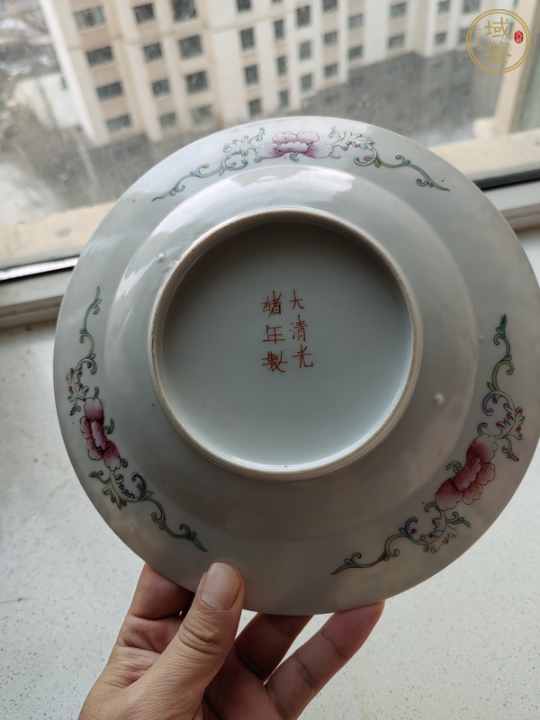 古玩陶瓷百花不落地粉彩盤真品鑒賞圖