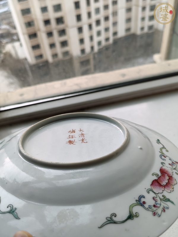 古玩陶瓷百花不落地粉彩盤真品鑒賞圖