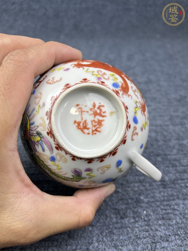 古玩陶瓷粉彩龍鳳紋把杯真品鑒賞圖