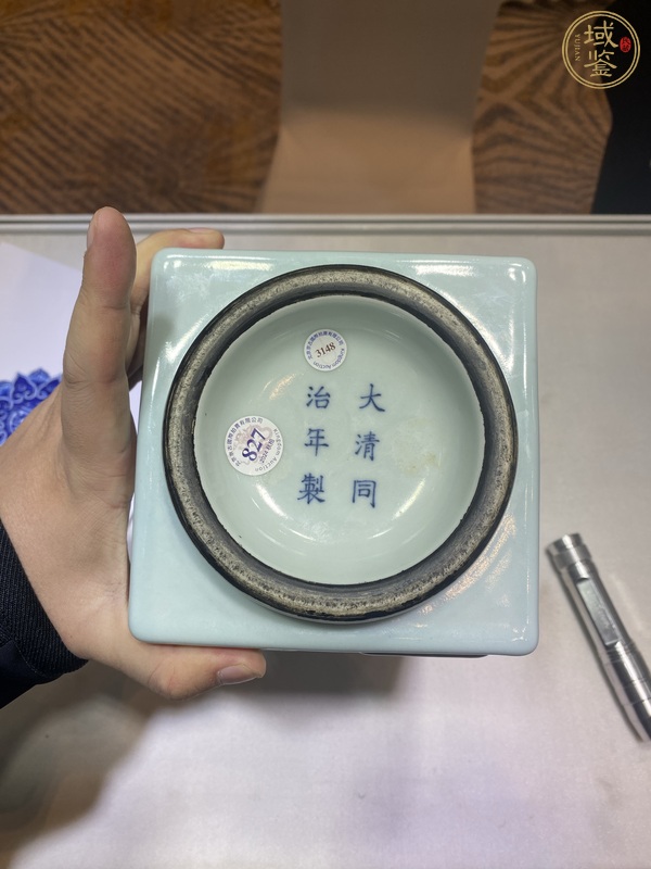 古玩陶瓷清同治粉青釉八卦琮式瓶真品鑒賞圖