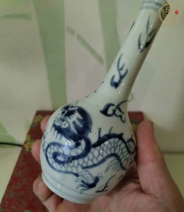 古玩陶瓷青花趕珠龍紋長(zhǎng)頸瓶真品鑒賞圖