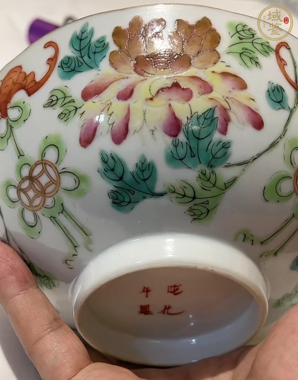 古玩陶瓷粉彩花卉紋碗真品鑒賞圖