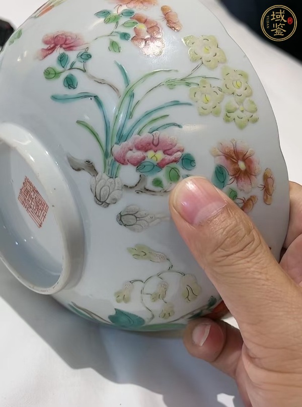 古玩陶瓷清嘉慶 粉彩四季花卉紋碗真品鑒賞圖