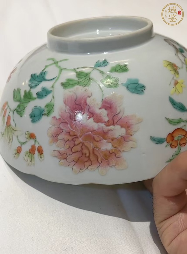 古玩陶瓷粉彩四季花卉紋碗真品鑒賞圖