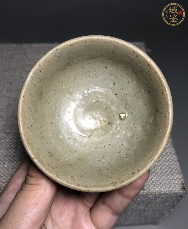 古玩陶瓷越窯系青釉茶杯真品鑒賞圖