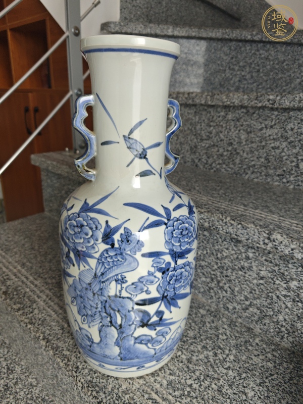 古玩陶瓷青花花鳥(niǎo)紋雙耳瓶真品鑒賞圖