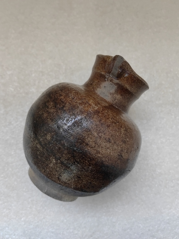 古玩陶瓷褐釉花澆拍賣(mài),當(dāng)前價(jià)格888元