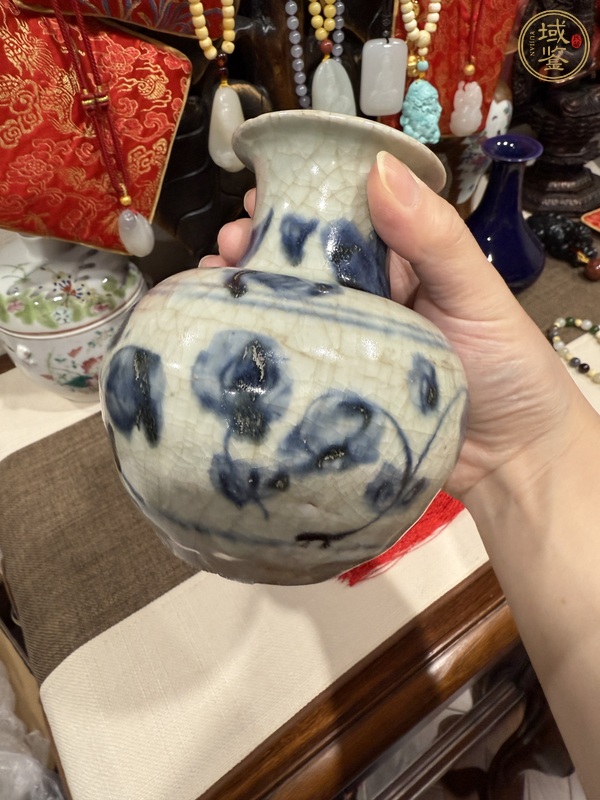 古玩陶瓷花卉紋青花瓶真品鑒賞圖