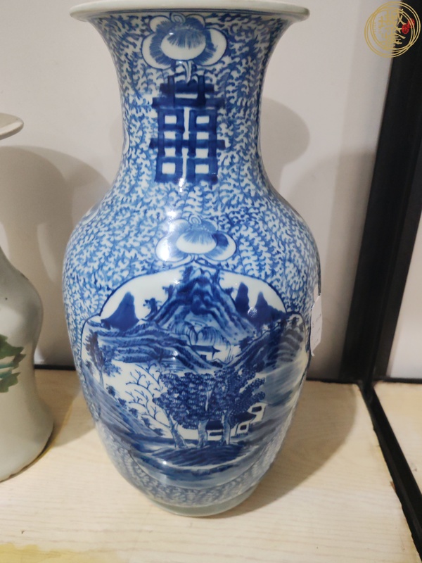 古玩陶瓷青花瓶真品鑒賞圖