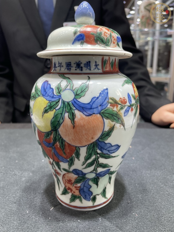 古玩陶瓷青花五彩三多紋蓋罐真品鑒賞圖