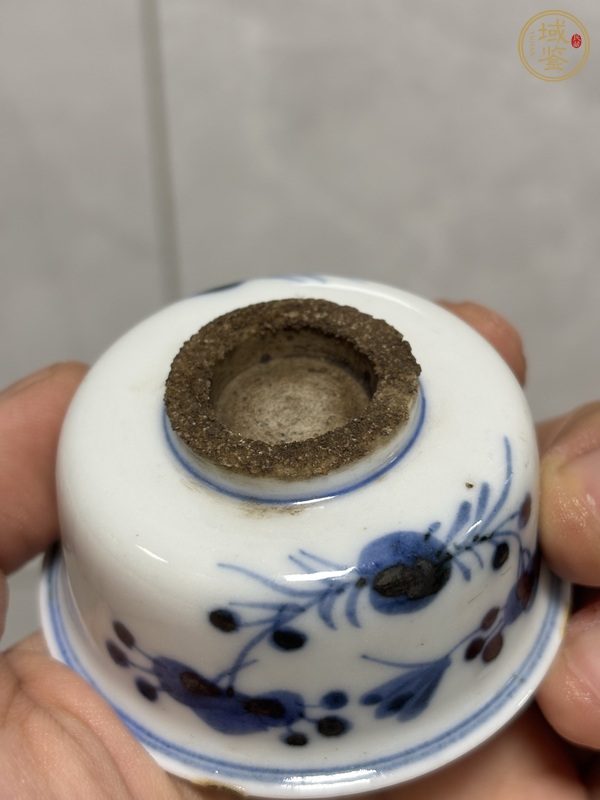 古玩陶瓷日本明治青花花卉紋杯真品鑒賞圖