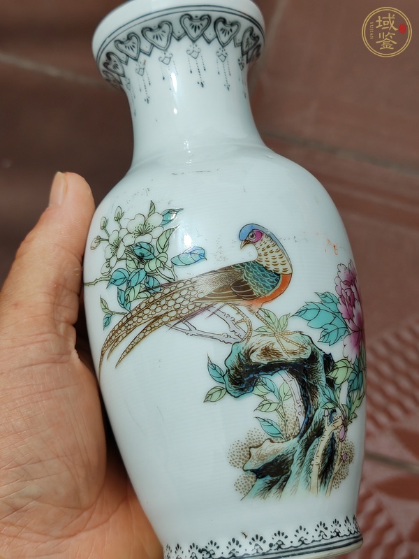 古玩陶瓷粉彩花鳥紋花蘭瓶真品鑒賞圖