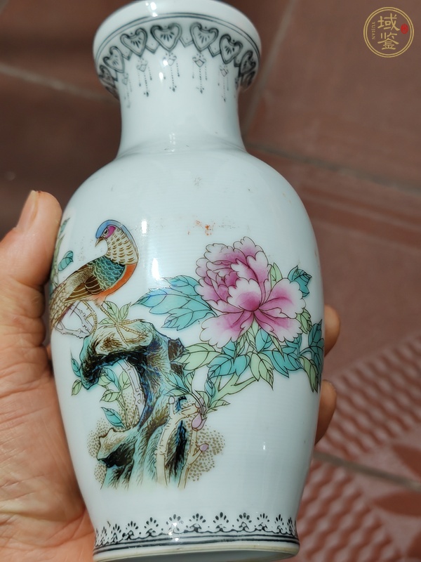 古玩陶瓷粉彩花鳥紋花蘭瓶真品鑒賞圖