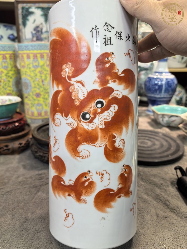 古玩陶瓷獅紋帽筒真品鑒賞圖