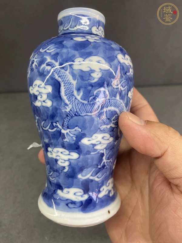 古玩陶瓷青花留白雙龍戲珠紋雞腿瓶真品鑒賞圖