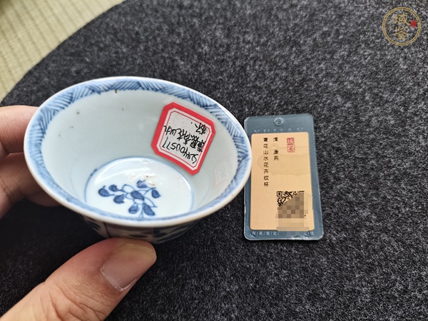 古玩陶瓷花卉紋青花杯真品鑒賞圖