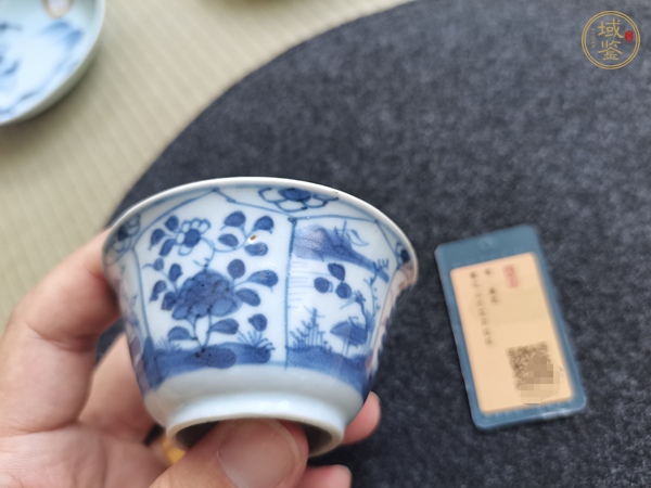 古玩陶瓷花卉紋青花杯真品鑒賞圖