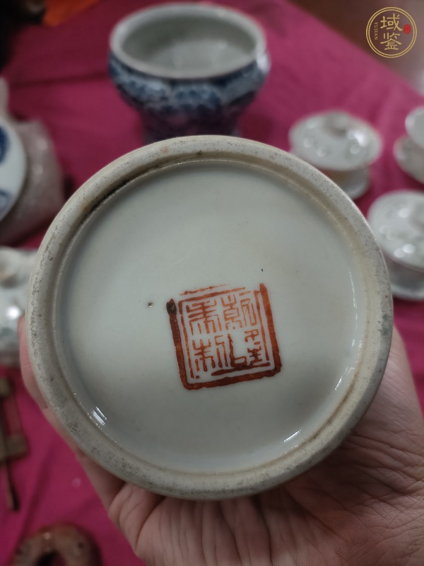 古玩陶瓷人物筆筒真品鑒賞圖