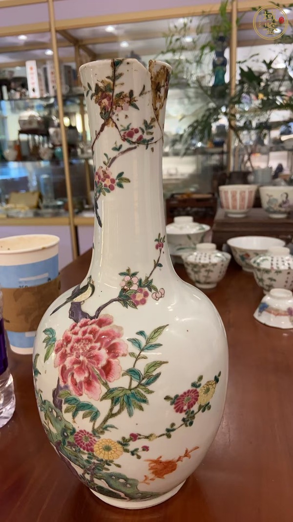 古玩陶瓷花鳥紋粉彩天球瓶真品鑒賞圖