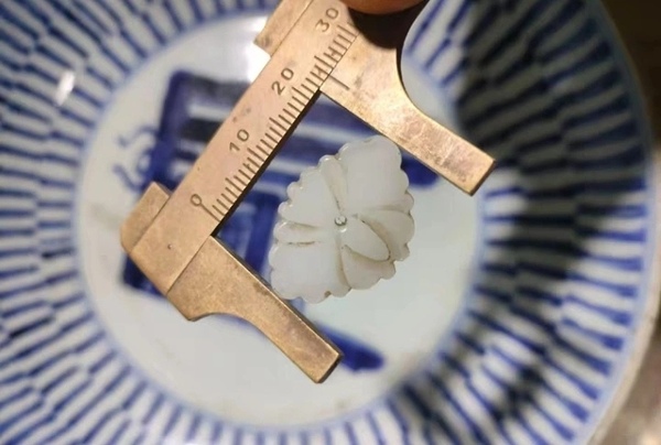 古玩玉器清中期.老琉璃帽花拍賣,當前價格198元
