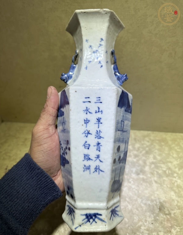 古玩陶瓷山水紋青花瓶真品鑒賞圖