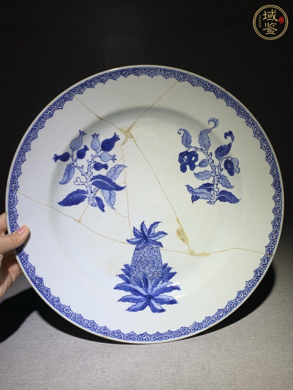 古玩陶瓷花卉紋青花盤真品鑒賞圖