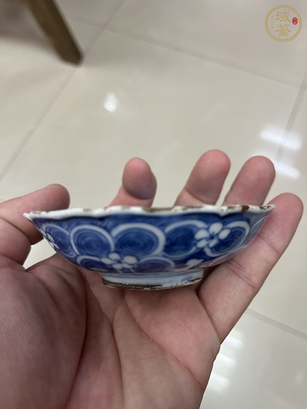 古玩陶瓷青花留白花卉兔子花口碟真品鑒賞圖