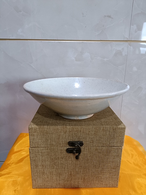 古玩轉(zhuǎn)賣南宋湖田青白釉唇口超大碗拍賣，當(dāng)前價(jià)格0元