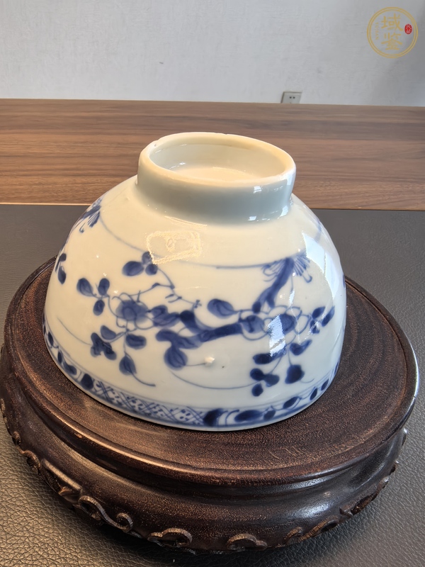 古玩陶瓷青花花卉紋茶圓真品鑒賞圖