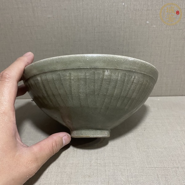 古玩陶瓷金村窯青釉刻花碗真品鑒賞圖