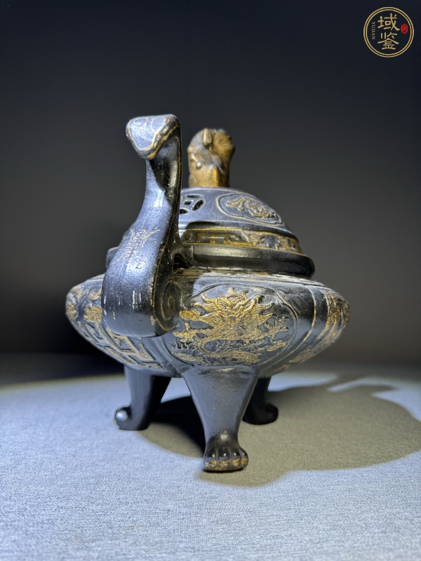 古玩陶瓷藍(lán)釉描金龍紋香爐真品鑒賞圖