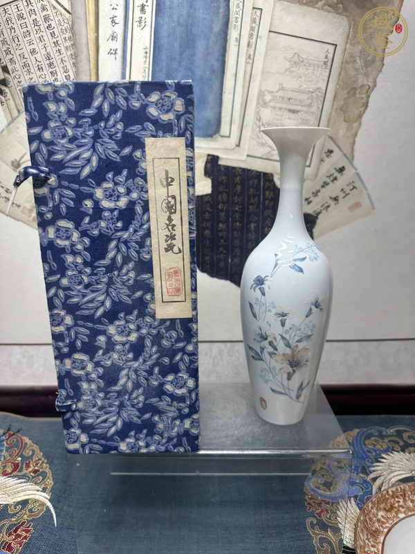 古玩陶瓷花卉紋撇口瓶真品鑒賞圖