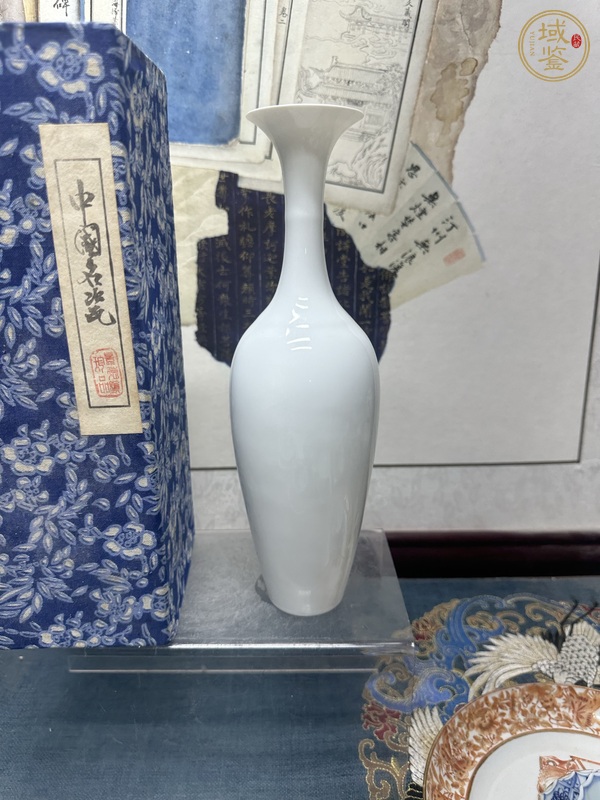 古玩陶瓷花卉紋撇口瓶真品鑒賞圖